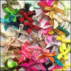 50 Mixed Coloured Ribbon Bows - Click Image to Close